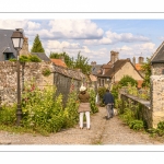 Les rues de la citée médiévale de Saint-Valery au printemps