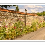 Les rues de la citée médiévale de Saint-Valery au printemps