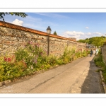 Les rues de la citée médiévale de Saint-Valery au printemps