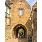 Les rues de la citée médiévale de Saint-Valery au printemps