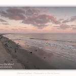 La plage du Hourdel en baie de Somme au petit matin - Saison : Hiver - Lieu : Le Hourdel, Baie de Somme, Somme, Picardie, Hauts-de-France, France - The Hourdel beach in the Bay of Somme in the early morning - Season: Winter - Location: Le Hourdel, Somme Bay, Somme, Picardy, Hauts-de-France, France