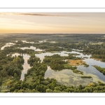 Le marais de Mareuil-Caubert au petit matin dans la vallée de la Somme (Vue aérienne)