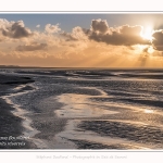 Crépuscule en Baie de Somme à marée basse - saison : Hiver - Lieu : Plages de la Maye, Réserve Naturelle, Baie de Somme, Somme, Picardie, Hauts-de-France, France. Twilight in the Bay of Somme at low tide - season: Winter - Location: Beaches Maye, Nature Reserve, Somme Bay, Somme, Picardy, Hauts-de-France, France.