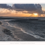 Crépuscule en Baie de Somme à marée basse - saison : Hiver - Lieu : Plages de la Maye, Réserve Naturelle, Baie de Somme, Somme, Picardie, Hauts-de-France, France. Twilight in the Bay of Somme at low tide - season: Winter - Location: Beaches Maye, Nature Reserve, Somme Bay, Somme, Picardy, Hauts-de-France, France.