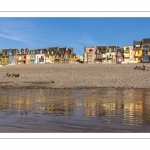 France, Somme (80), Mers-les-bains, les villas de la belle époque sur le font de mer, quartier historique né de la mode des bains de mer à partir de 1870, vue depuis la plage à marée descendante // France, Somme (80), Mers-les-bains, the villas of the belle époque on the seafront, a historic district born of the fashion for sea bathing from 1870, view from the beach at ebb tide