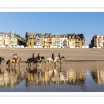 France, Somme (80), Mers-les-bains, les villas de la belle époque sur le font de mer, quartier historique né de la mode des bains de mer à partir de 1870, cavaliers sur la plage // France, Somme (80), Mers-les-bains, the villas of the belle époque on the seafront, a historic district born of the fashion for sea bathing from 1870, riders on the beach