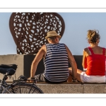 Promeneurs sur l'esplanade à Mers-les-bains