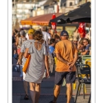 Promeneurs sur l'esplanade à Mers-les-bains