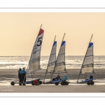 Chars-à-voile sur la plage