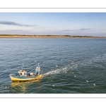 Chalutier à la pêche aux crevettes grises