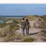 Promenande sur la route blanche entre Cayeux et le Hourdel. Départ de la la Mollière d'Aval et retour en longeant le front de mer. Saison : été - Lieu : La route blanche, La mollière d'Aval, Baie de Somme, Somme, Hauts-de-France, France.