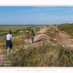 Promenande sur la route blanche entre Cayeux et le Hourdel. Départ de la la Mollière d'Aval et retour en longeant le front de mer. Saison : été - Lieu : La route blanche, La mollière d'Aval, Baie de Somme, Somme, Hauts-de-France, France.