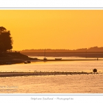 Coucher de soleil sur le chenal de la Somme Ã  Saint-Valery, vu depuis la lanterne (phare) - Saison : Ã©tÃ© - Lieu : Saint-Valery-sur-Somme, Baie de Somme, Somme, Picardie, France