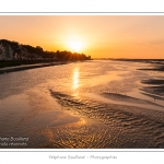 Coucher de soleil sur le chenal de la Somme Ã  Saint-Valery, vu depuis la lanterne (phare) - Saison : Ã©tÃ© - Lieu : Saint-Valery-sur-Somme, Baie de Somme, Somme, Picardie, France