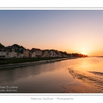 Coucher de soleil sur le chenal de la Somme Ã  Saint-Valery, vu depuis la lanterne (phare) - Saison : Ã©tÃ© - Lieu : Saint-Valery-sur-Somme, Baie de Somme, Somme, Picardie, France