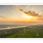 France, Somme (80), Baie de Somme, Saint-Valery-sur-Somme, Aube sur Saint-Valery depuis le cap Hornu un petit matin brumeux de printemps, avec la petite chapelle des marins au premier plan et la baie de Somme en arrière plan (vue Aérienne) // France, Somme (80), Baie de Somme, Saint-Valery-sur-Somme, Aube sur Saint-Valery depuis le cap Hornu un petit matin brumeux de printemps, avec la petite chapelle des marins au premier plan et la baie de Somme en arrière plan (vue Aérienne)