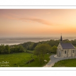 France, Somme (80), Baie de Somme, Saint-Valery-sur-Somme, Aube sur Saint-Valery depuis le cap Hornu un petit matin brumeux de printemps, avec la petite chapelle des marins au premier plan et la baie de Somme en arrière plan (vue Aérienne) // France, Somme (80), Baie de Somme, Saint-Valery-sur-Somme, Aube sur Saint-Valery depuis le cap Hornu un petit matin brumeux de printemps, avec la petite chapelle des marins au premier plan et la baie de Somme en arrière plan (vue Aérienne)