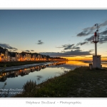 CrÃ©puscule sur le bourg de Saint-Valery depuis la Baie de Somme Ã  marÃ©e basse. Saison : Ã©tÃ© - Lieu : Saint-Valery-sur-Somme, Baie de Somme, Somme, Picardie, France.
