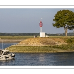 Bateau de plaisance à l'entrée du port de Saint-Valery-sur-Somme