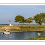 Bateau de plaisance à l'entrée du port de Saint-Valery-sur-Somme