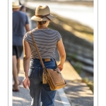 Promeneurs sur les quais le long de la Somme