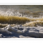 Vagues, écume et éclaboussures